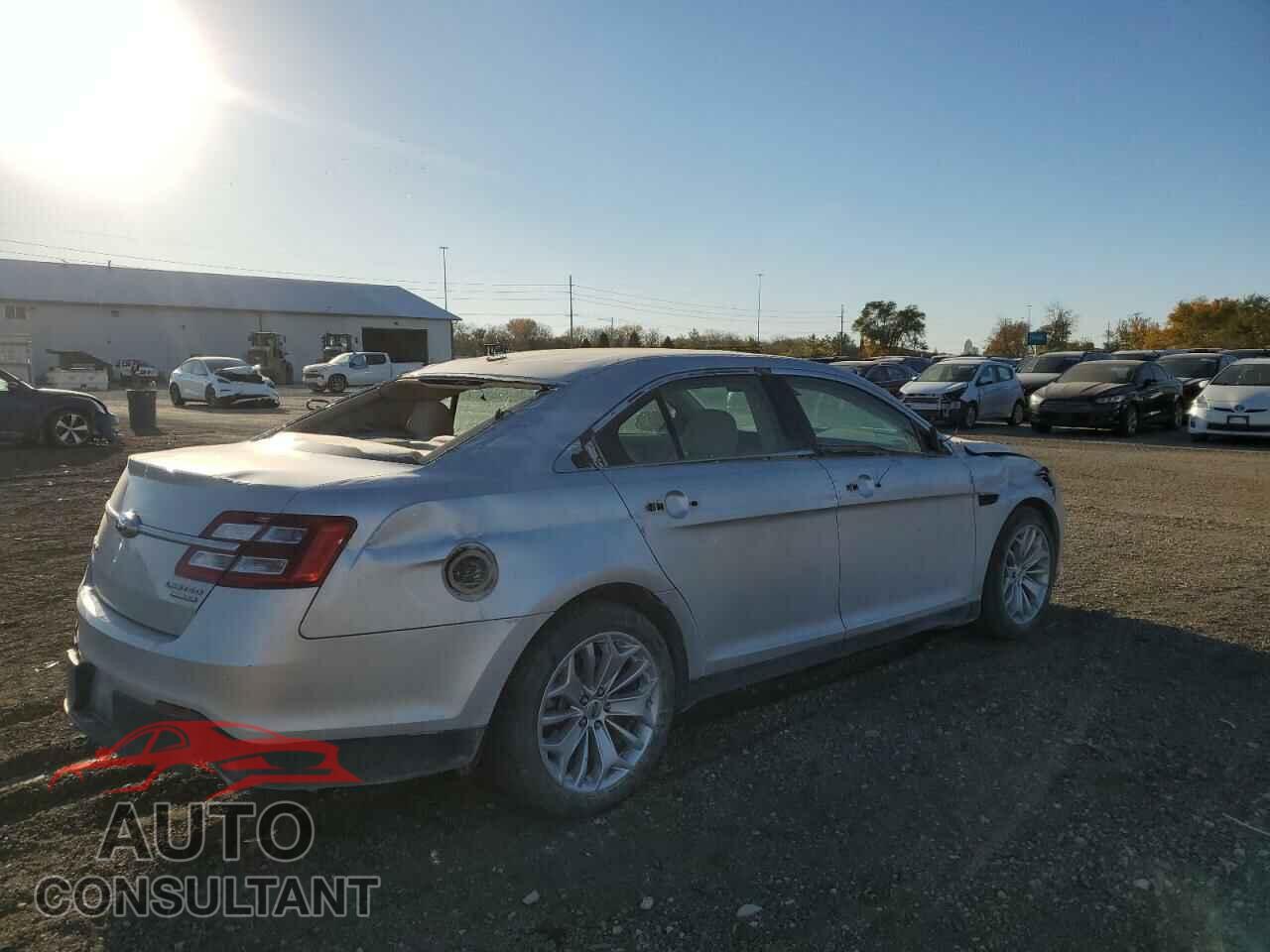 FORD TAURUS 2018 - 1FAHP2F80JG110259