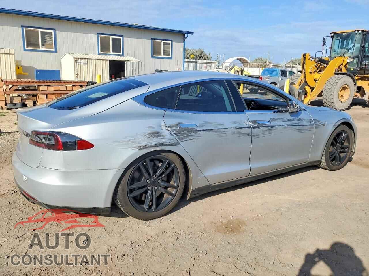 TESLA MODEL S 2013 - 5YJSA1AG8DFP04753