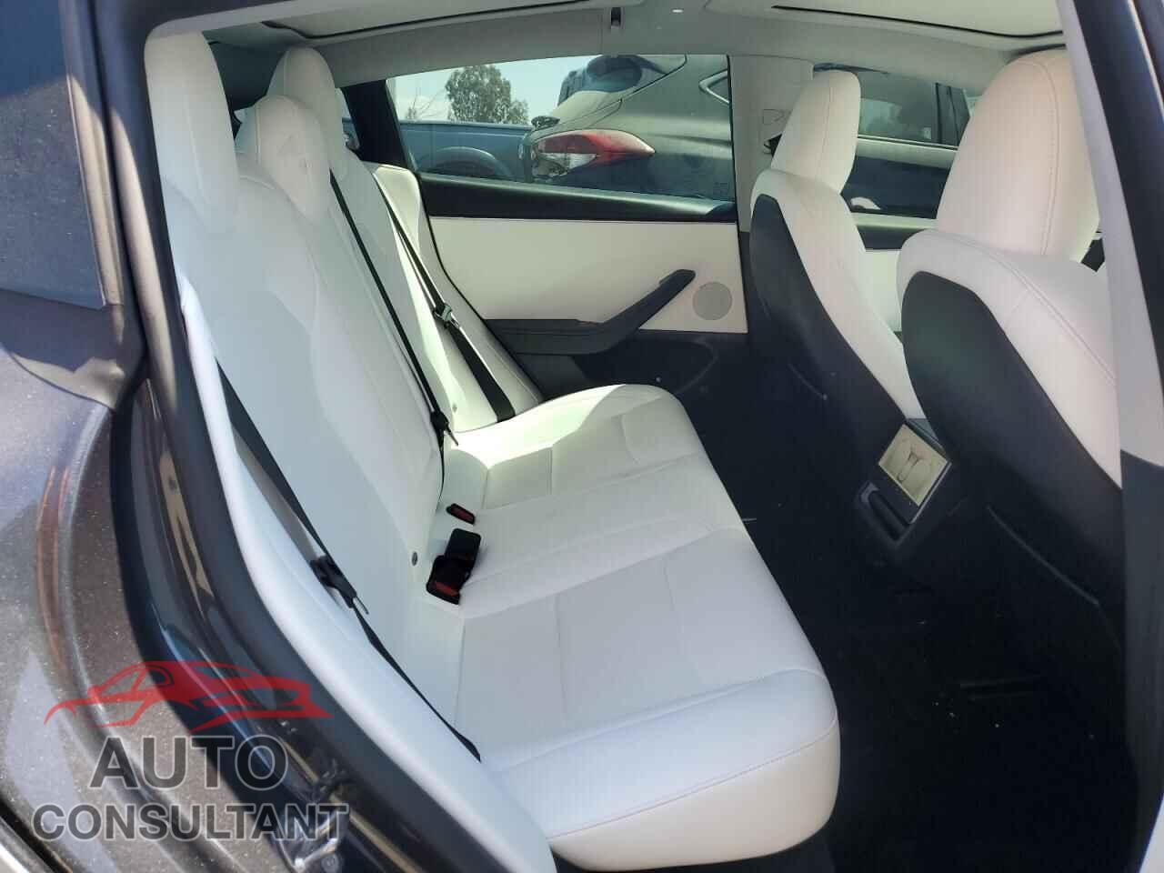 TESLA MODEL 3 2024 - 5YJ3E1EA2RF831732
