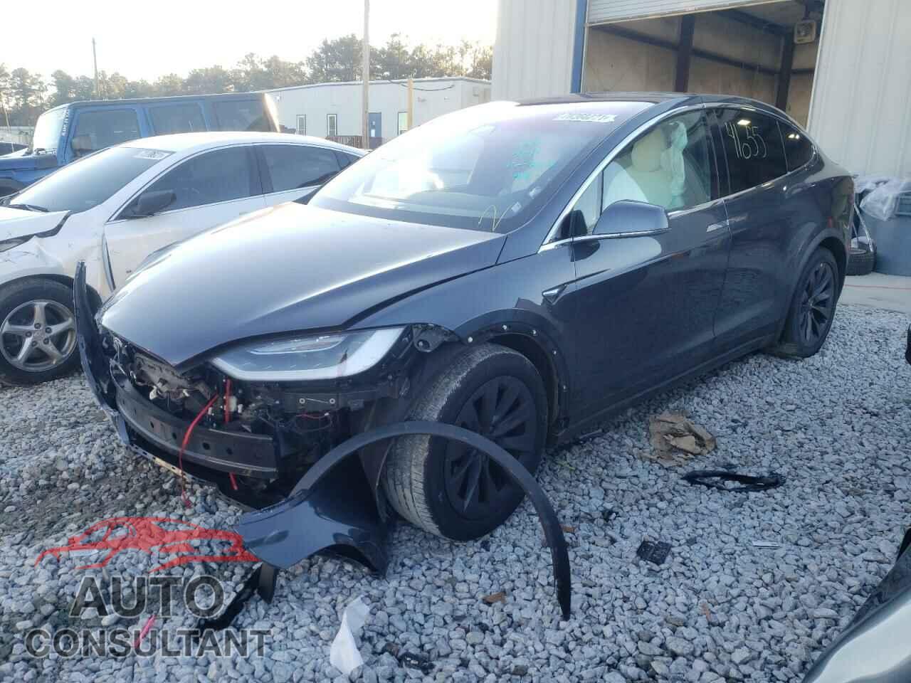 TESLA MODEL X 2018 - 5YJXCBE27JF103947