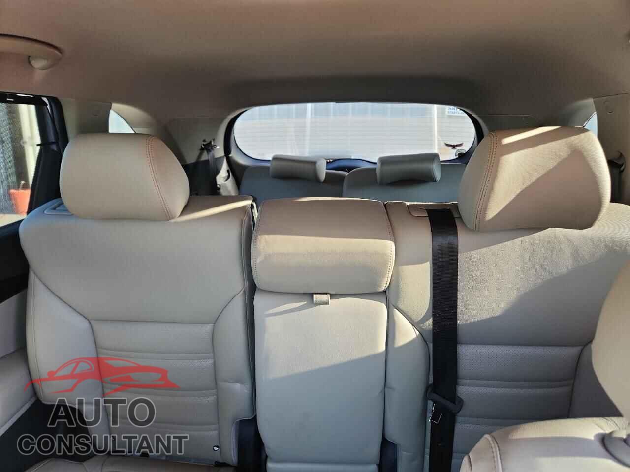 KIA SORENTO 2018 - 5XYPH4A59JG423566