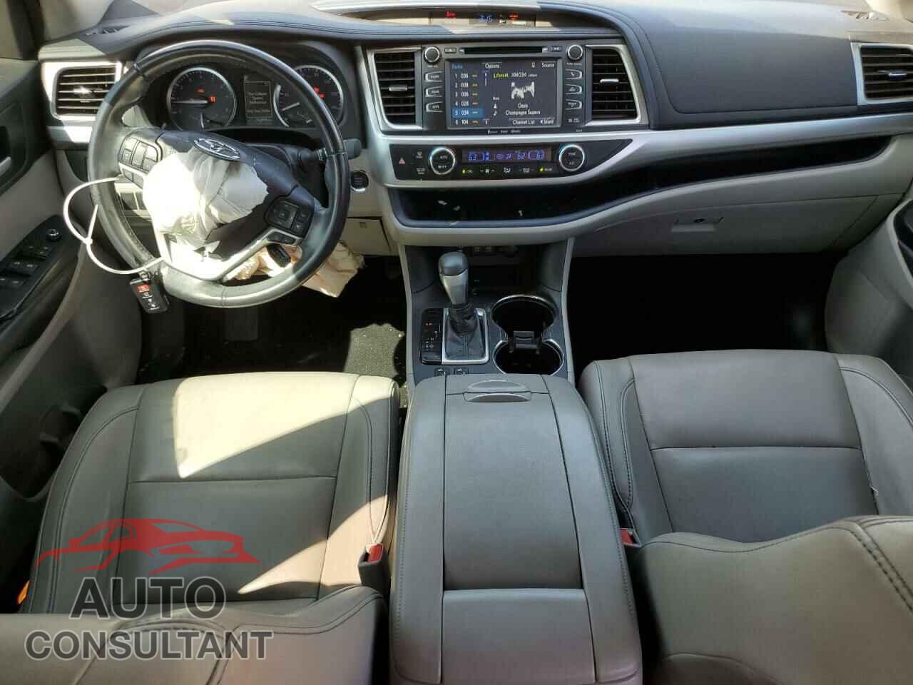 TOYOTA HIGHLANDER 2018 - 5TDKZRFH4JS539493