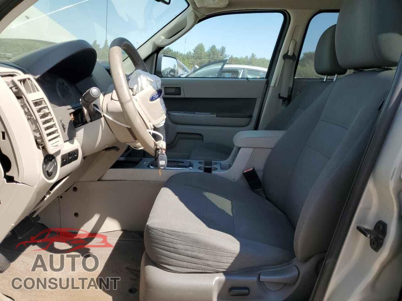 FORD ESCAPE 2009 - 1FMCU03769KB21543