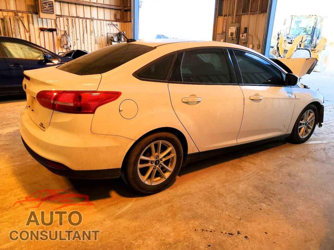 FORD FOCUS 2015 - 1FADP3F27FL261260