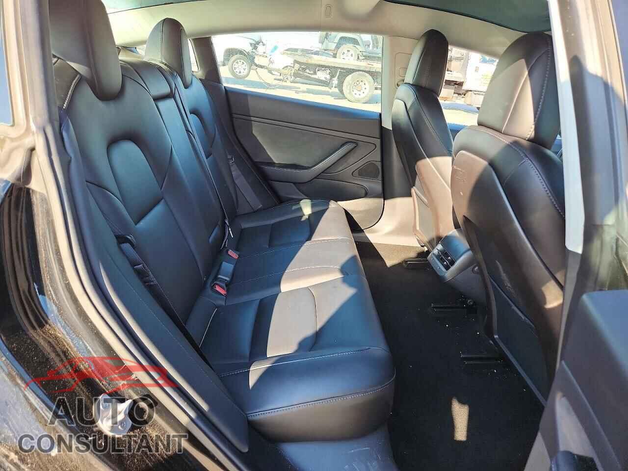 TESLA MODEL 3 2019 - 5YJ3E1EB2KF385483