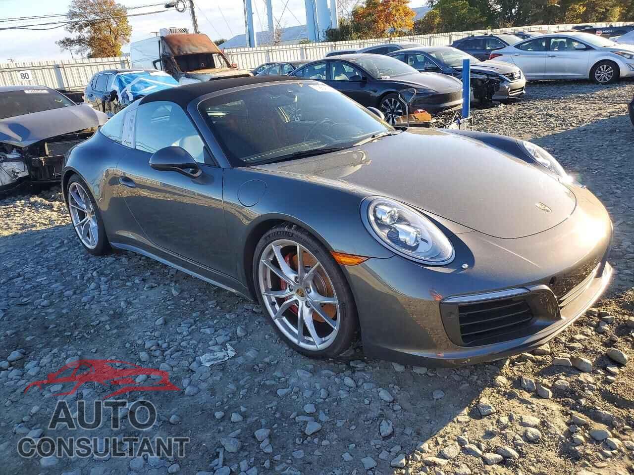 PORSCHE 911 2017 - WP0BB2A94HS136837