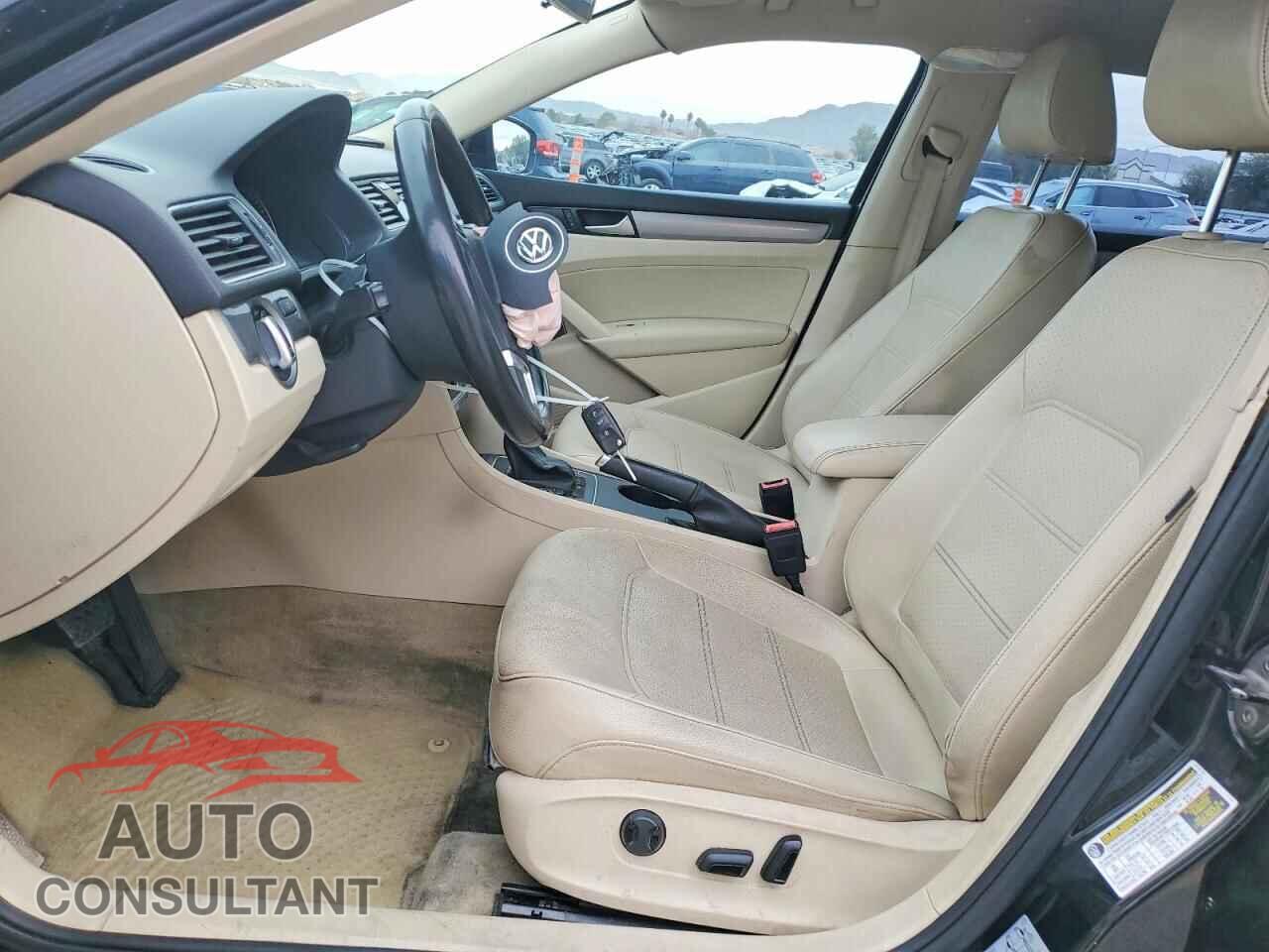 VOLKSWAGEN PASSAT 2014 - 1VWAT7A39EC055580
