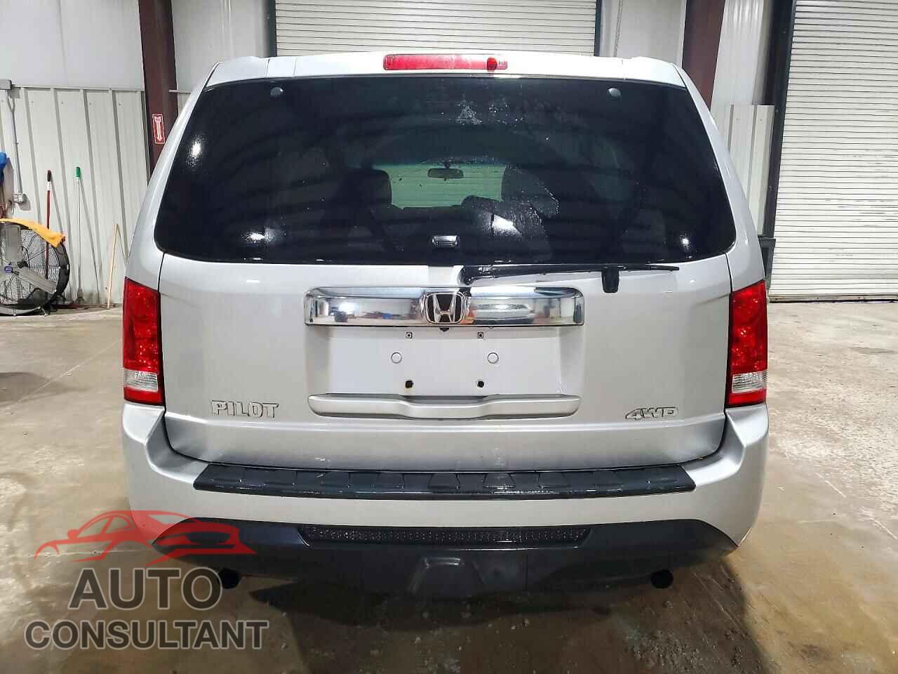 HONDA PILOT 2015 - 5FNYF4H24FB060193
