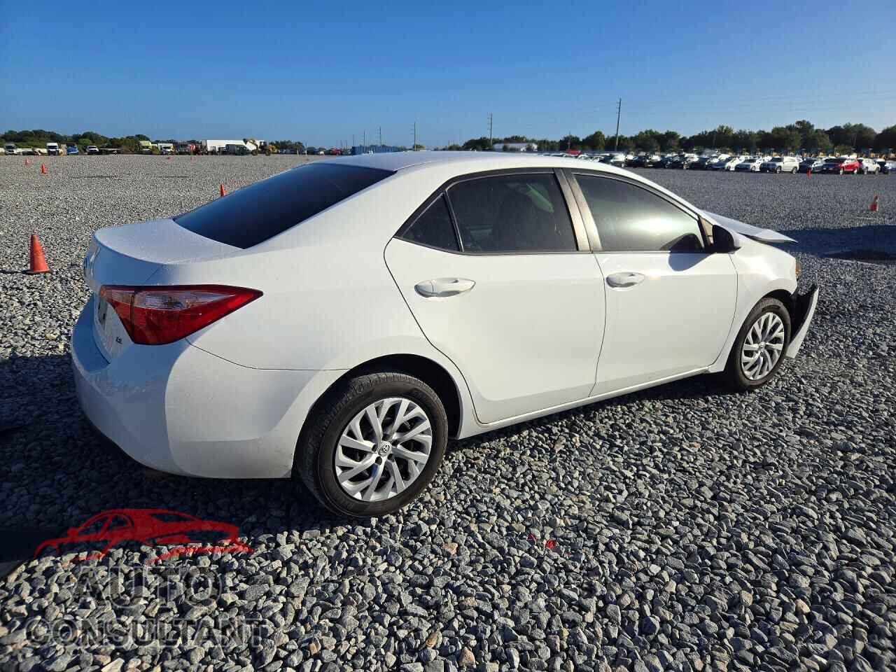 TOYOTA COROLLA 2018 - 5YFBURHEXJP851327