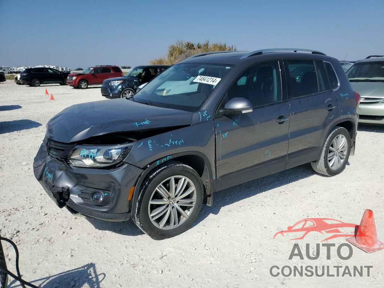 VOLKSWAGEN TIGUAN 2016 - WVGBV7AX3GW521179