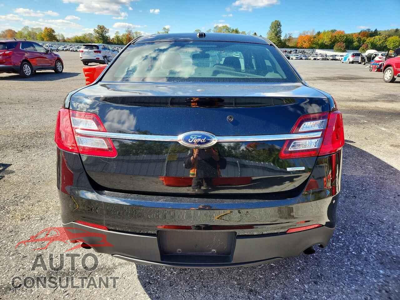 FORD TAURUS 2018 - 1FAHP2MT3JG117519