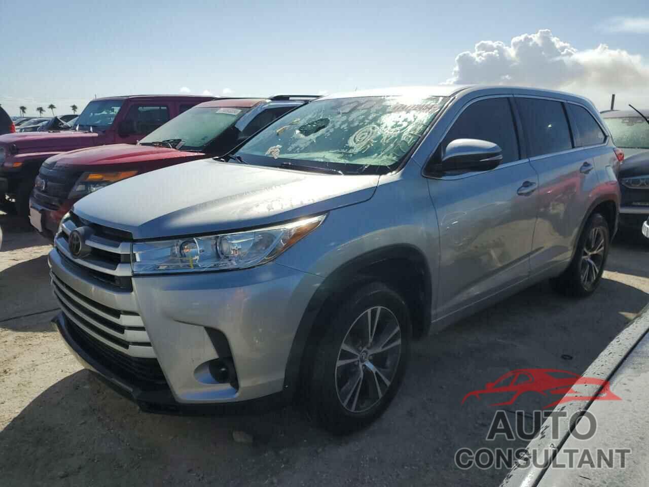 TOYOTA HIGHLANDER 2018 - 5TDZARFH2JS040357