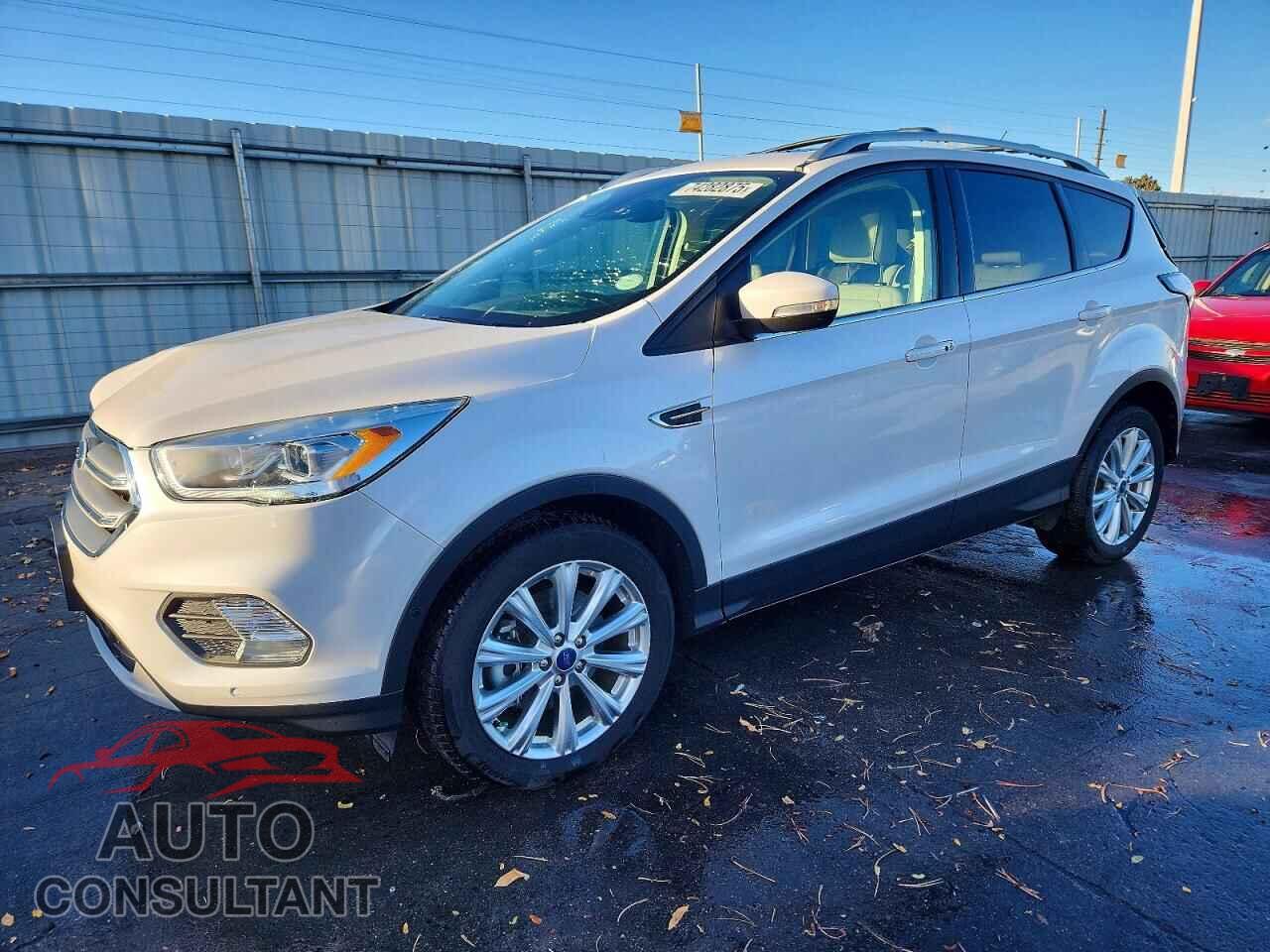 FORD ESCAPE 2017 - 1FMCU9J95HUD41316