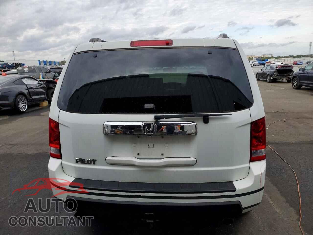 HONDA PILOT 2011 - 5FNYF3H58BB036672