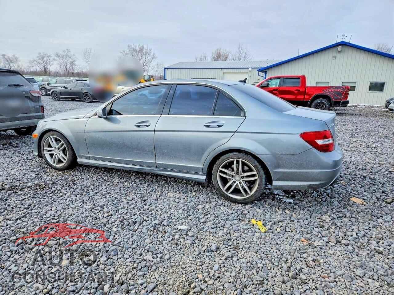 MERCEDES-BENZ C-CLASS 2012 - WDDGF8BB2CR235743