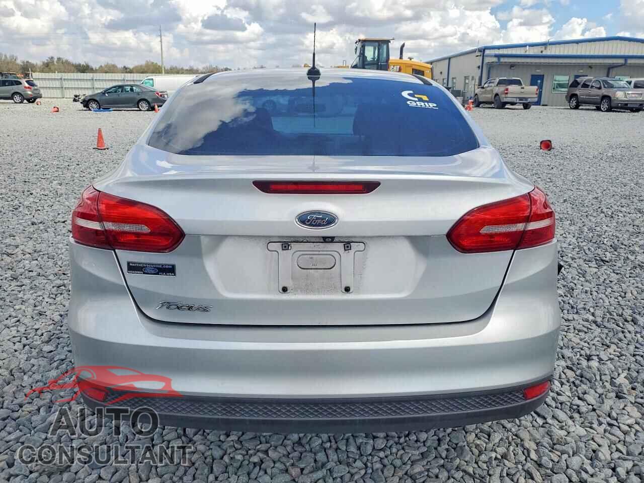 FORD FOCUS 2017 - 1FADP3E20HL279183