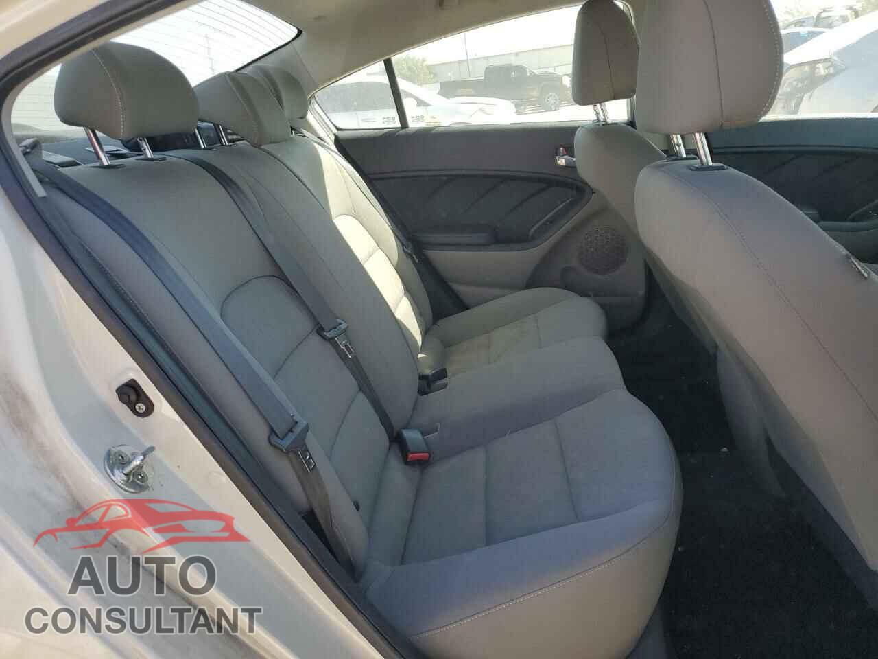KIA FORTE 2015 - KNAFK4A67F5372670