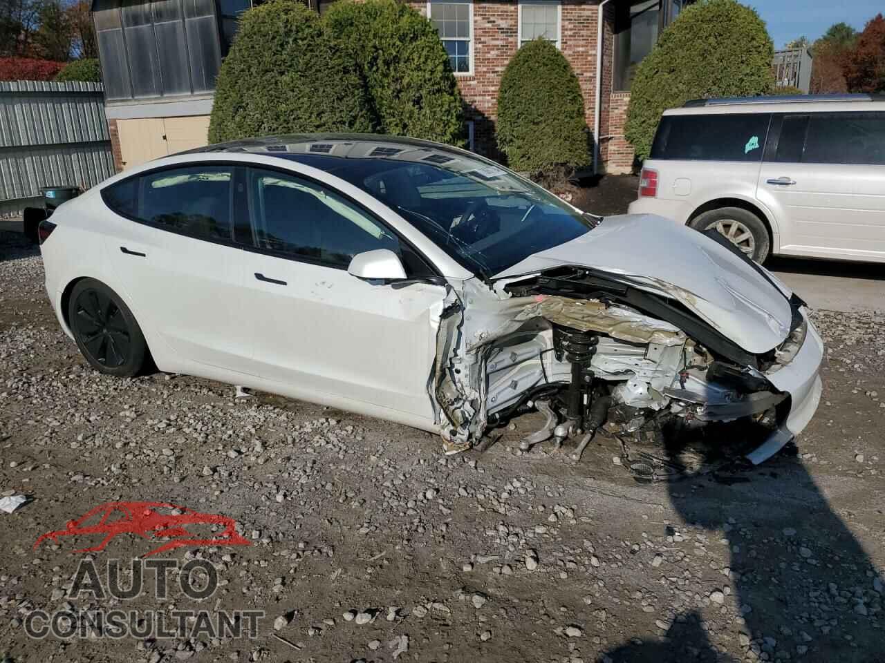 TESLA MODEL 3 2024 - 5YJ3E1EA4RF746763