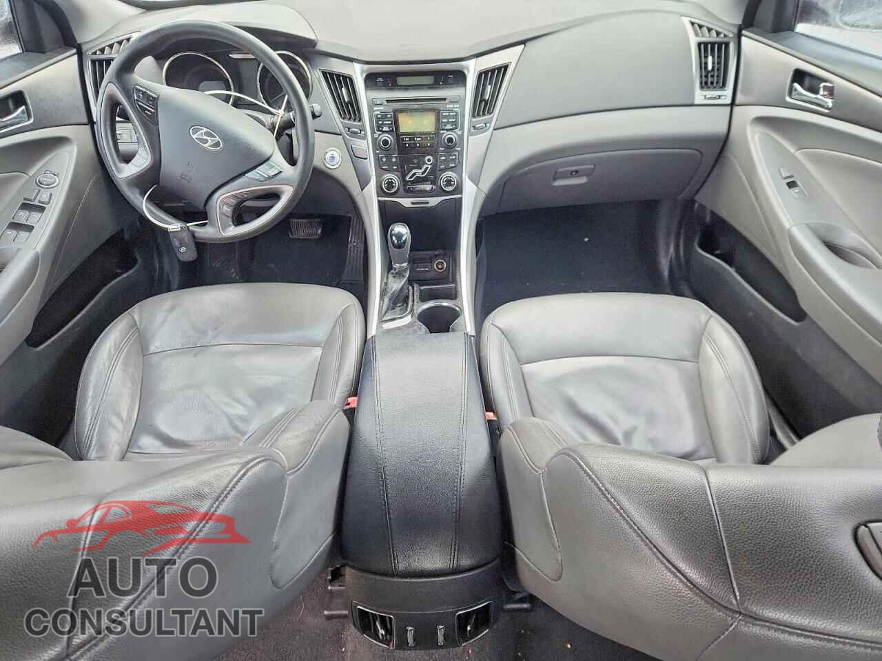 HYUNDAI SONATA 2011 - KMHEC4A40BA005553