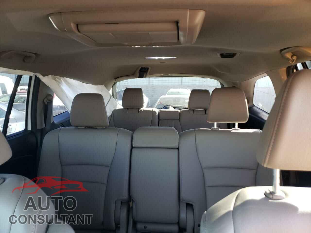 HONDA PILOT 2017 - 5FNYF6H94HB007909