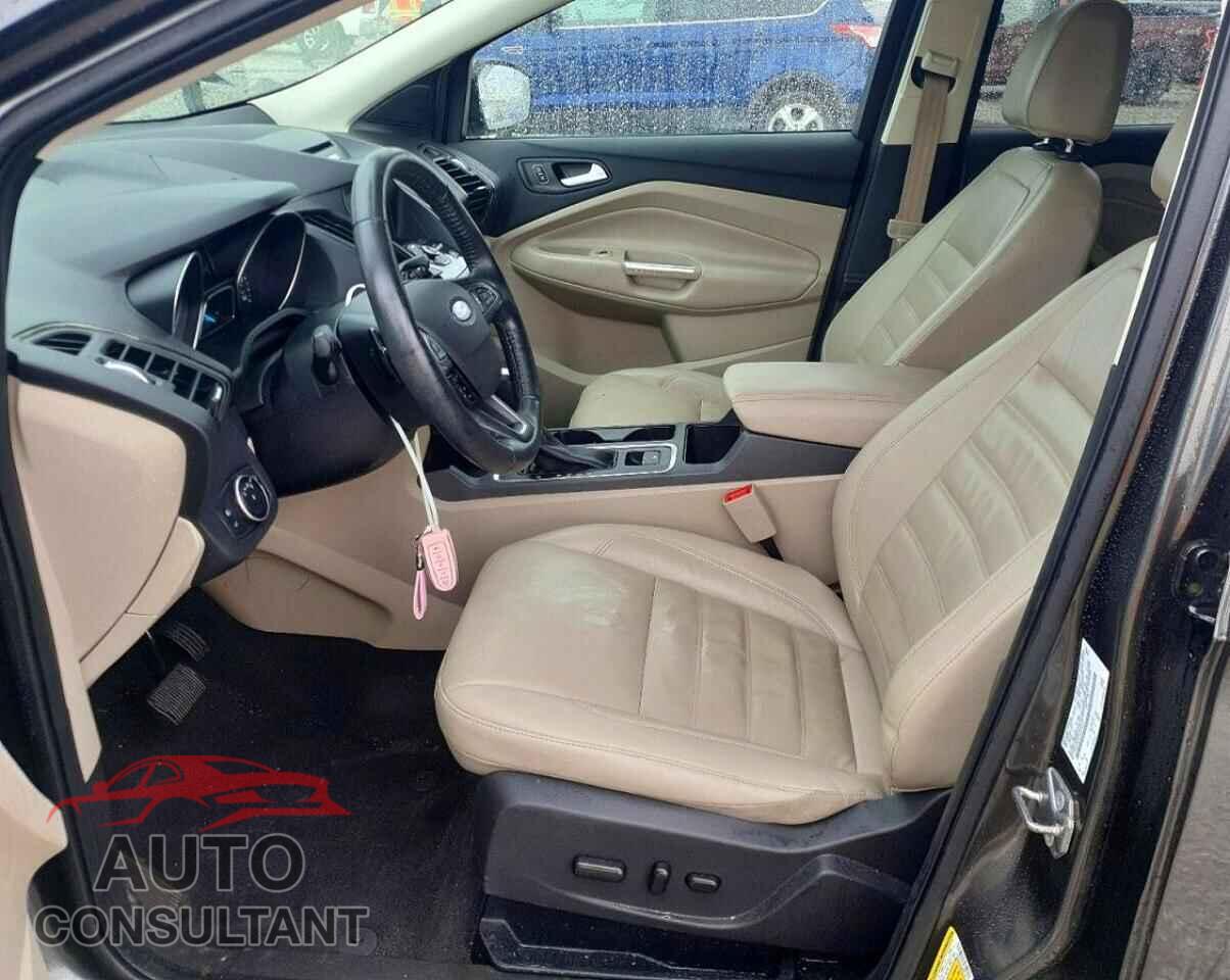 FORD ESCAPE 2017 - 1FMCU9J91HUF10117