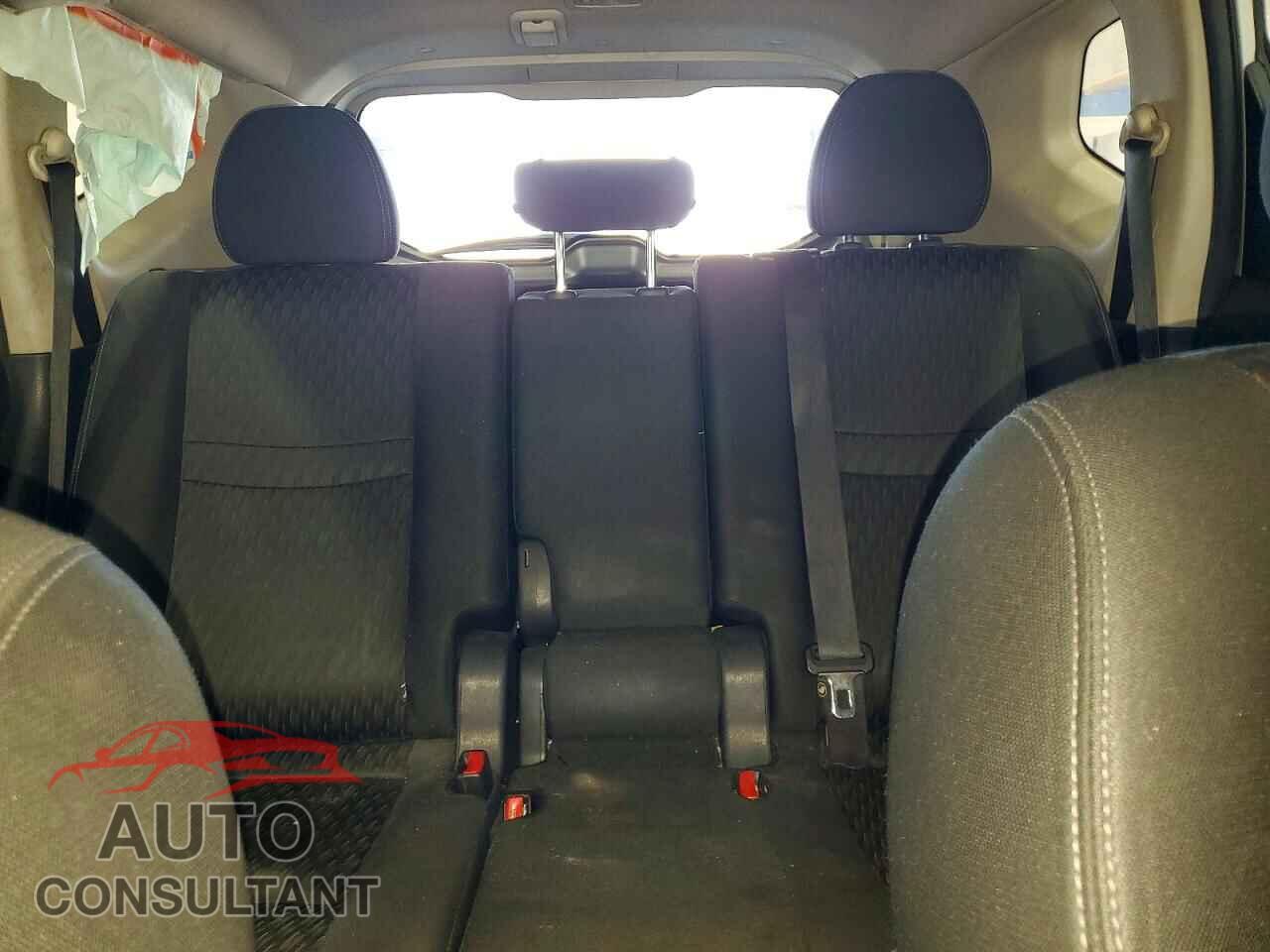 NISSAN ROGUE 2017 - KNMAT2MT1HP574363
