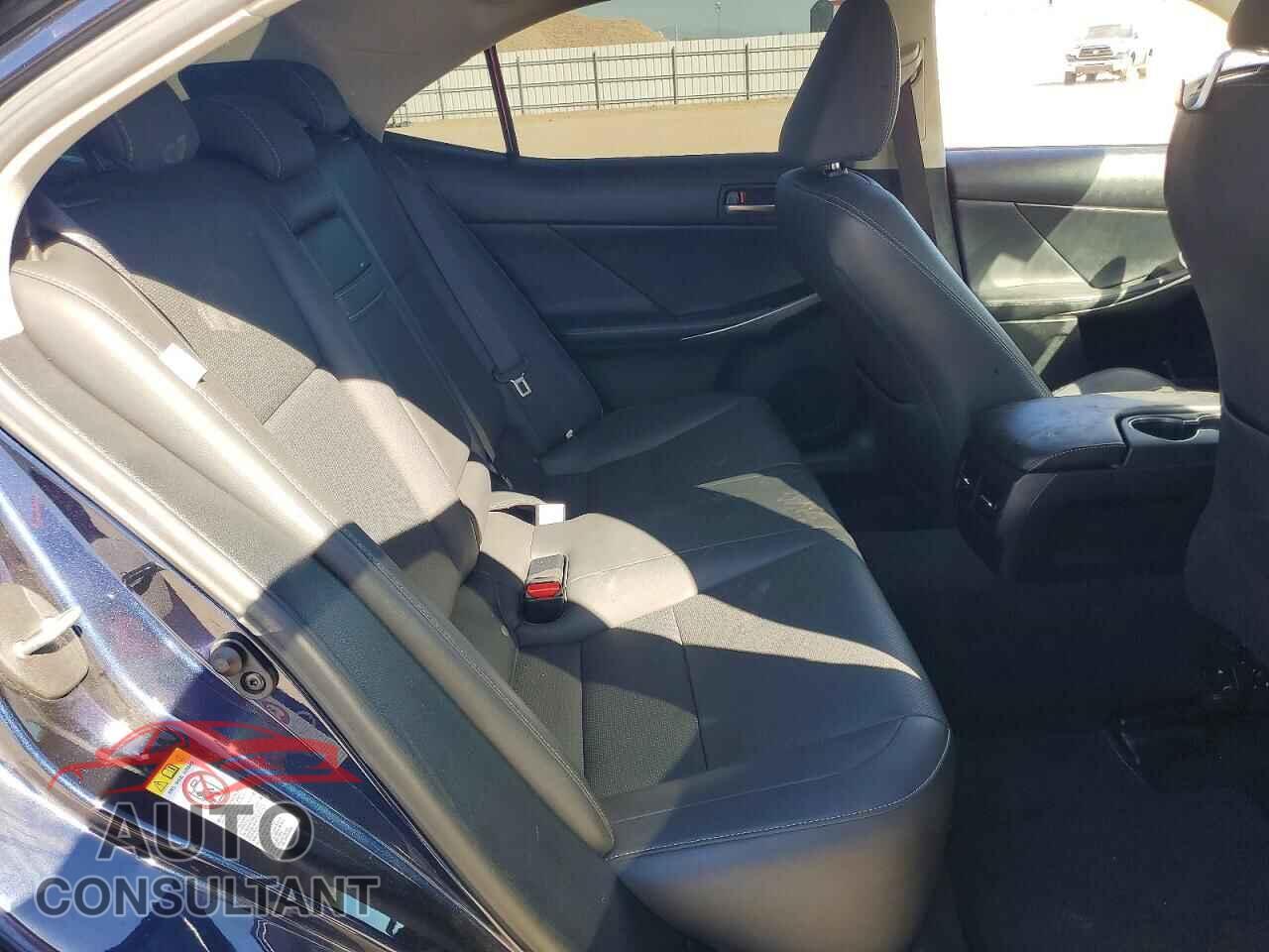 LEXUS IS 2017 - JTHBA1D2XH5052739