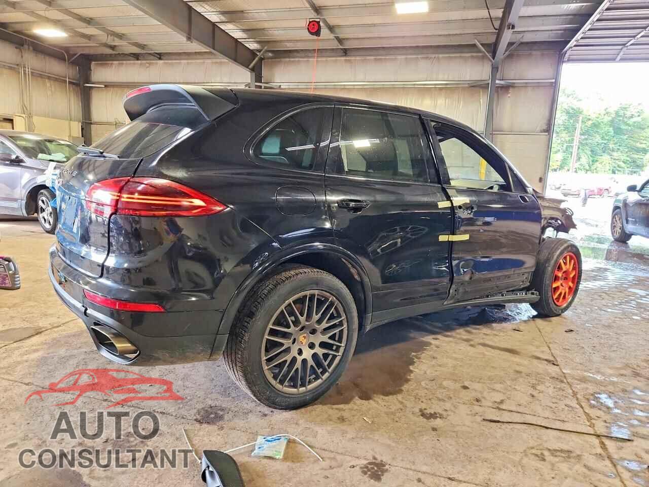 PORSCHE CAYENNE 2018 - WP1AA2A24JKA00911