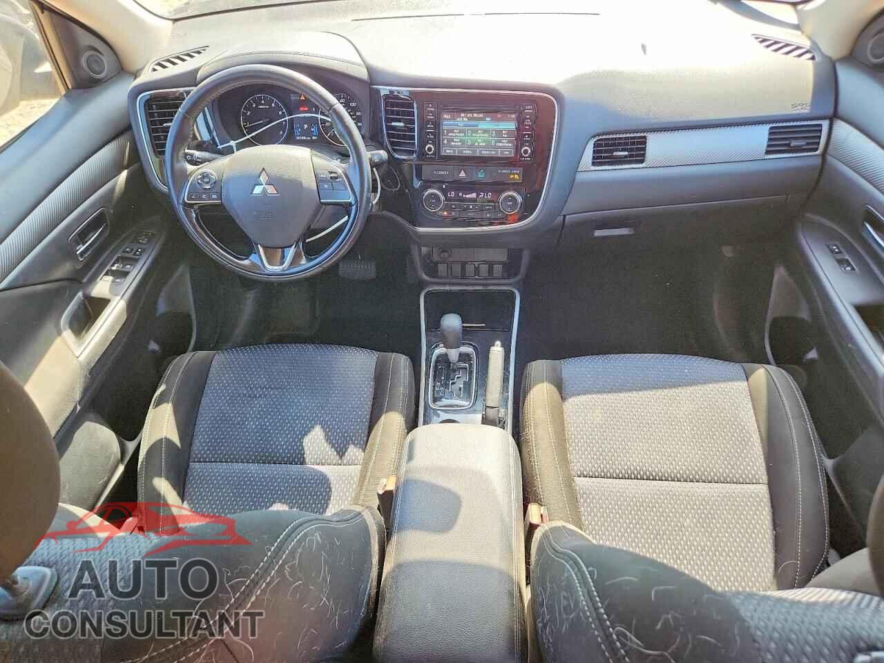 MITSUBISHI OUTLANDER 2017 - JA4AD2A38HZ014968