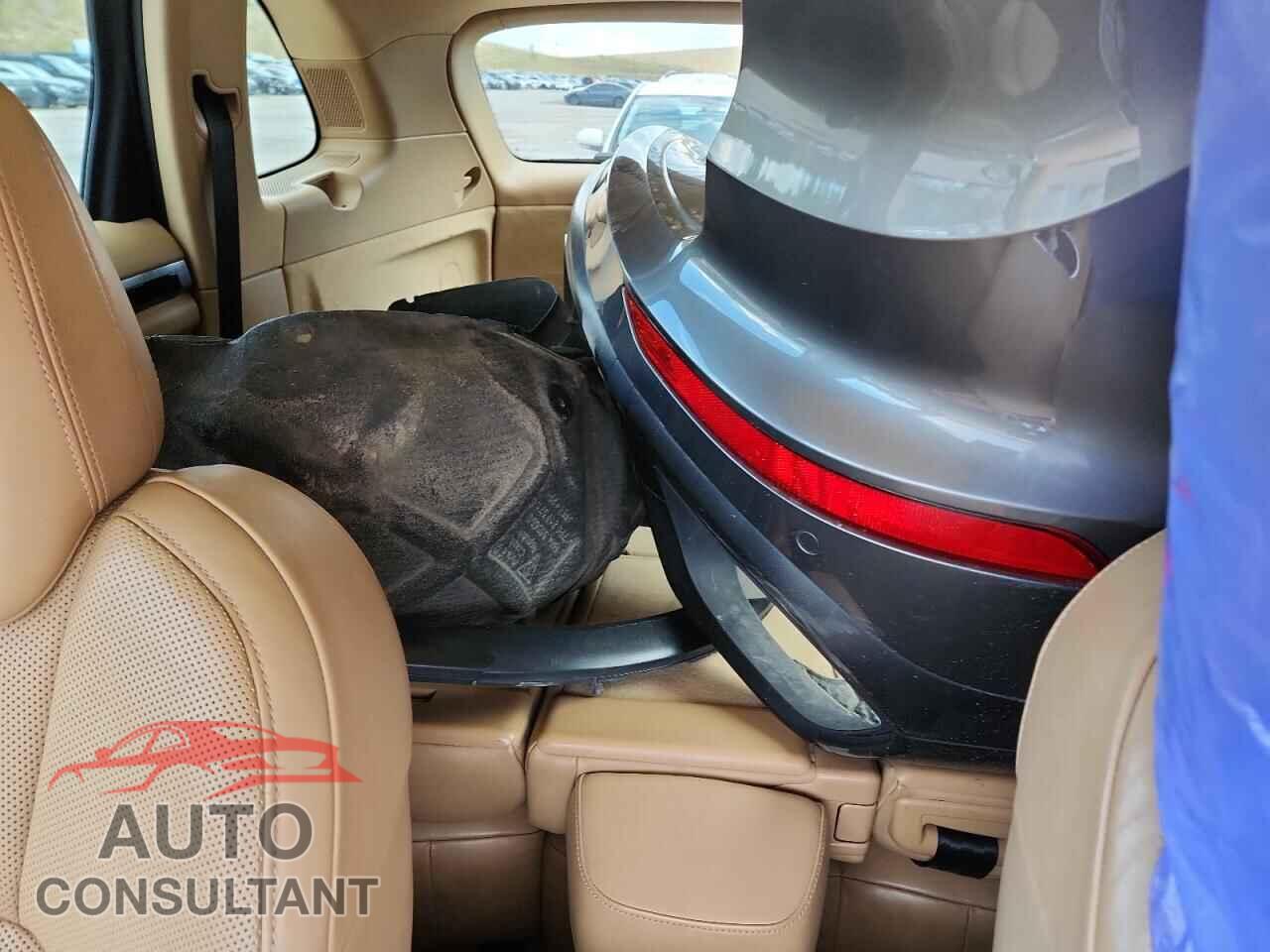 PORSCHE CAYENNE 2017 - WP1AB2A27HLA50512