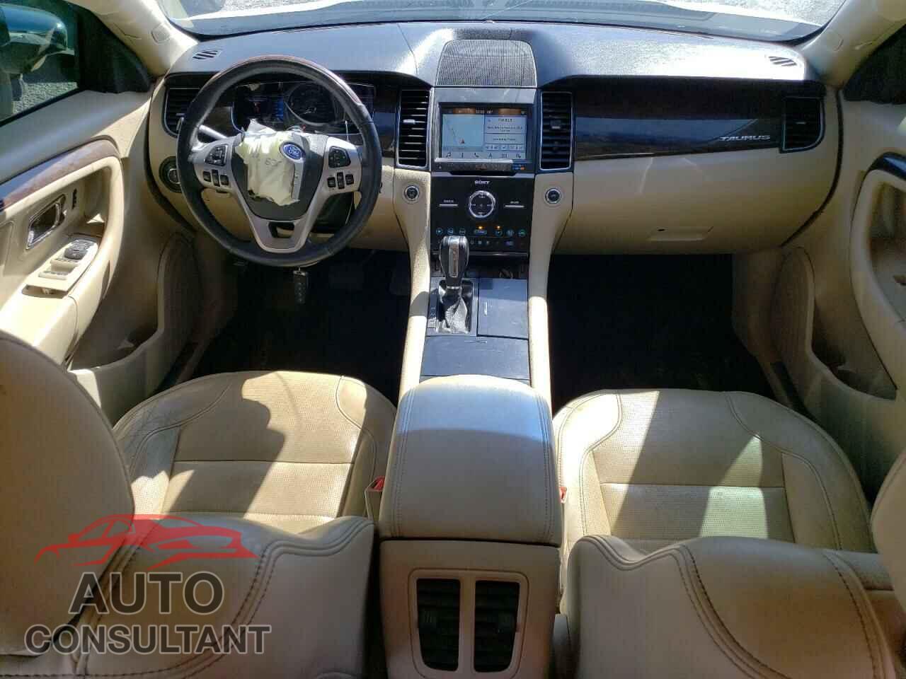 FORD TAURUS 2018 - 1FAHP2F82JG105595