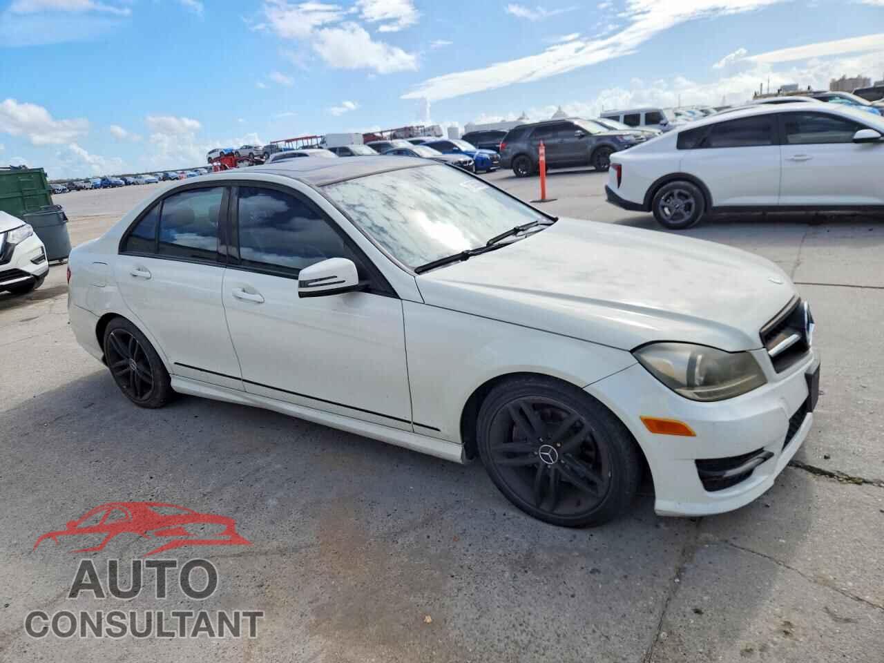 MERCEDES-BENZ C-CLASS 2012 - WDDGF8BB9CA724977