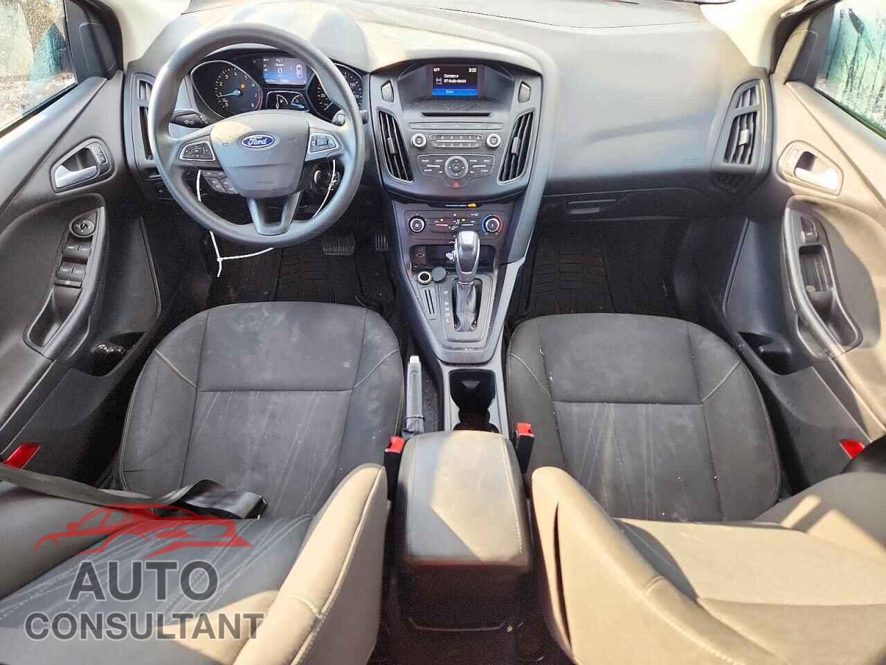 FORD FOCUS 2015 - 1FADP3F28FL203948