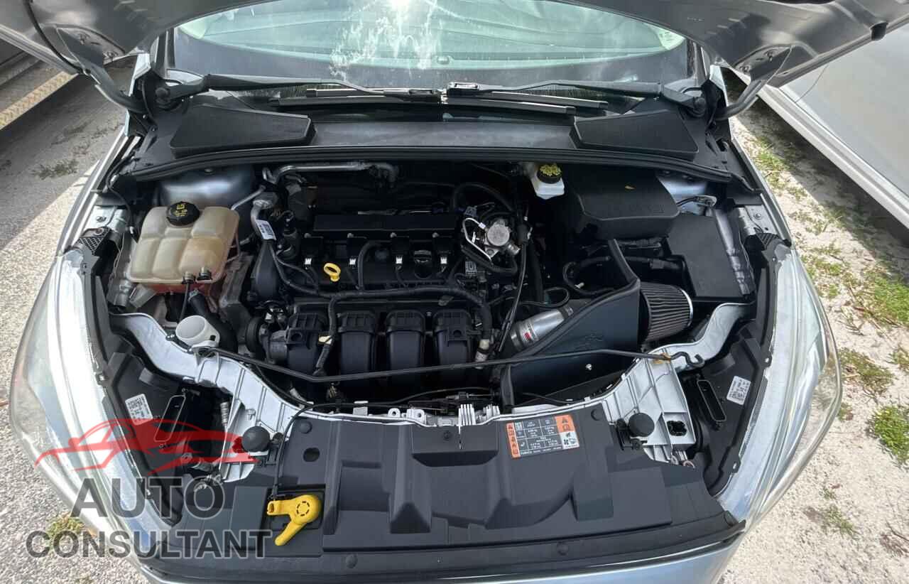 FORD FOCUS 2017 - 1FADP3K23HL282373