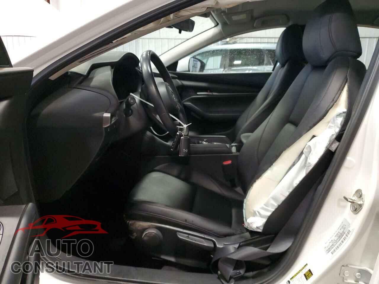 MAZDA 3 2021 - JM1BPABL0M1337642