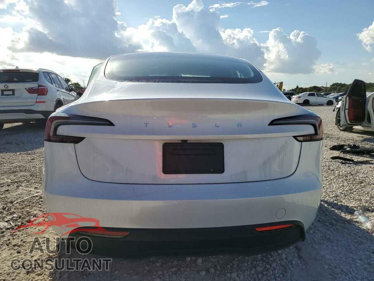 TESLA MODEL 3 2024 - 5YJ3E1EA8RF732820