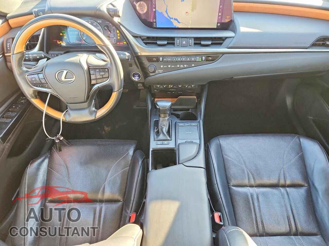 LEXUS ES300 2020 - 58AE21B1XLU006885