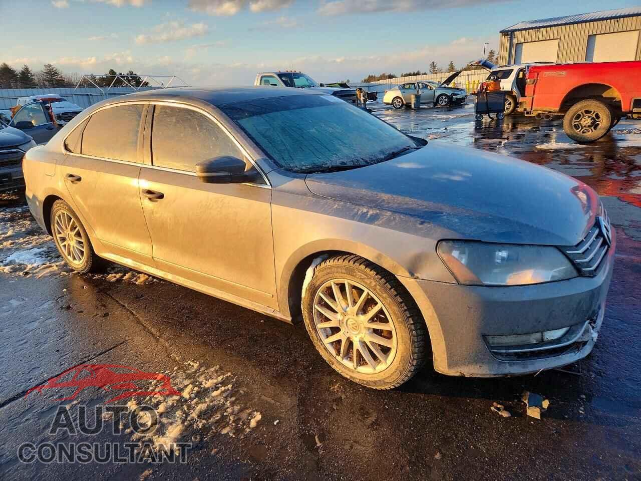 VOLKSWAGEN PASSAT 2013 - 1VWCN7A33DC121137