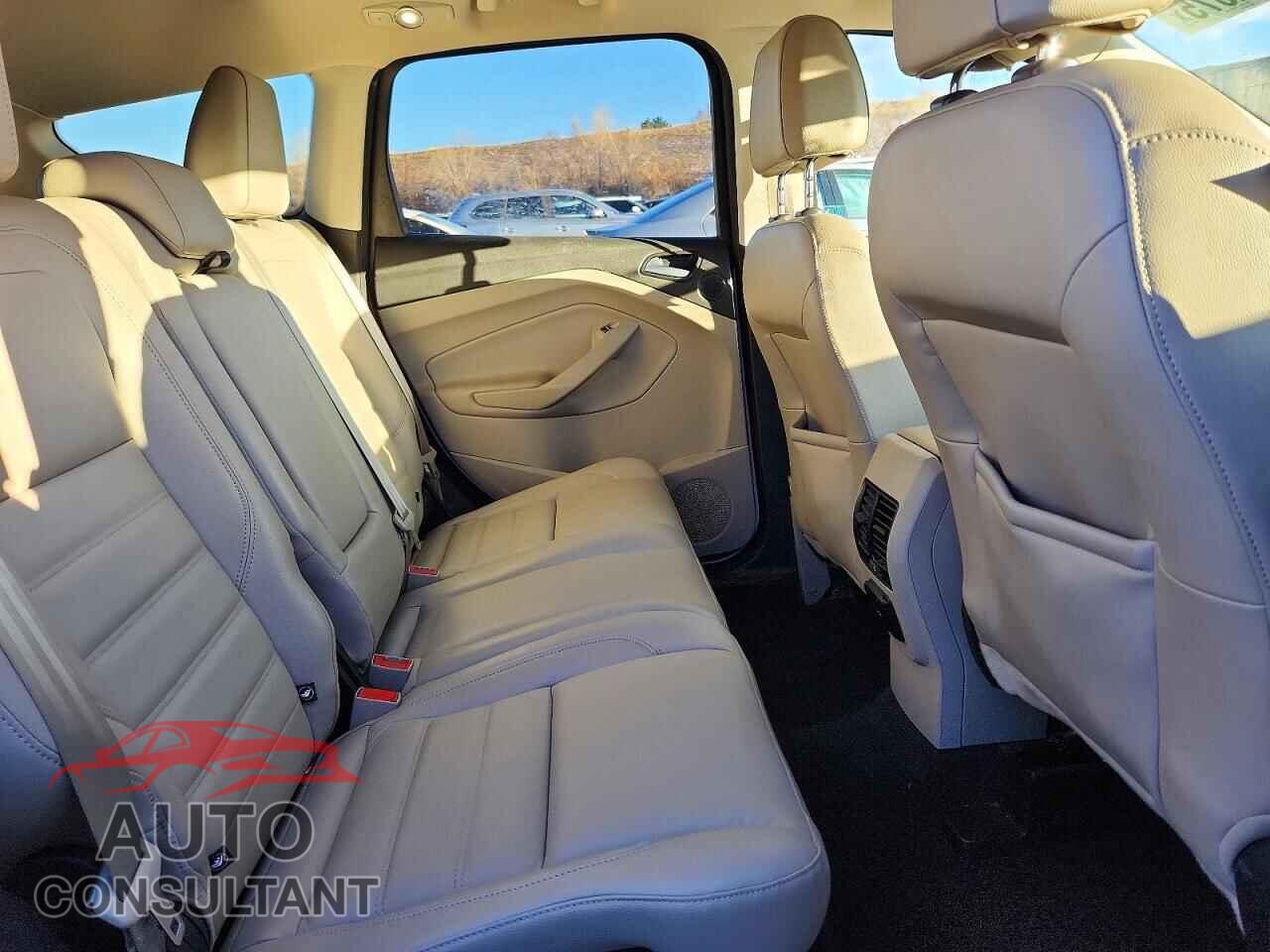 FORD ESCAPE 2017 - 1FMCU9J95HUD41316