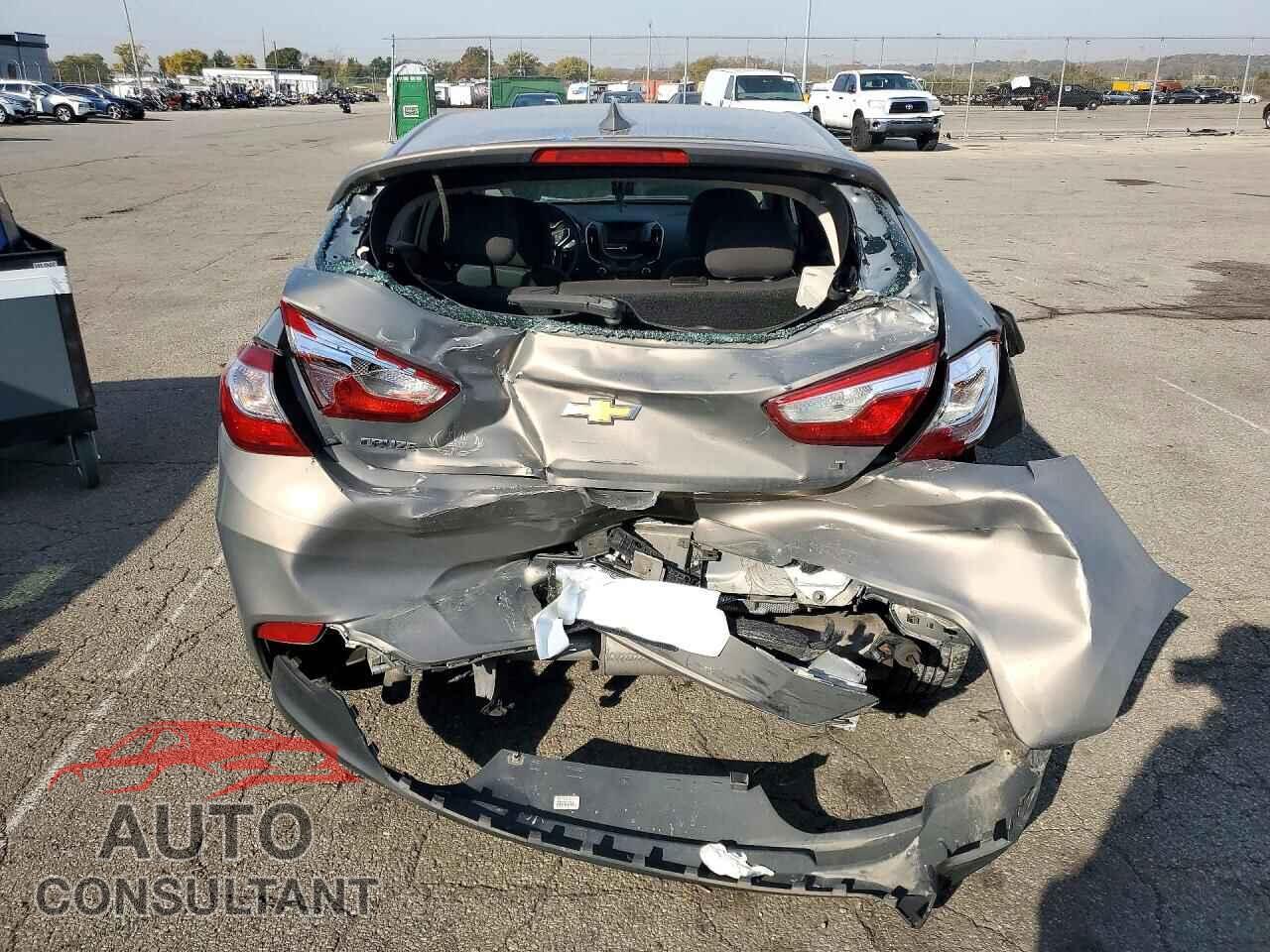 CHEVROLET CRUZE 2018 - 3G1BE6SM3JS647167