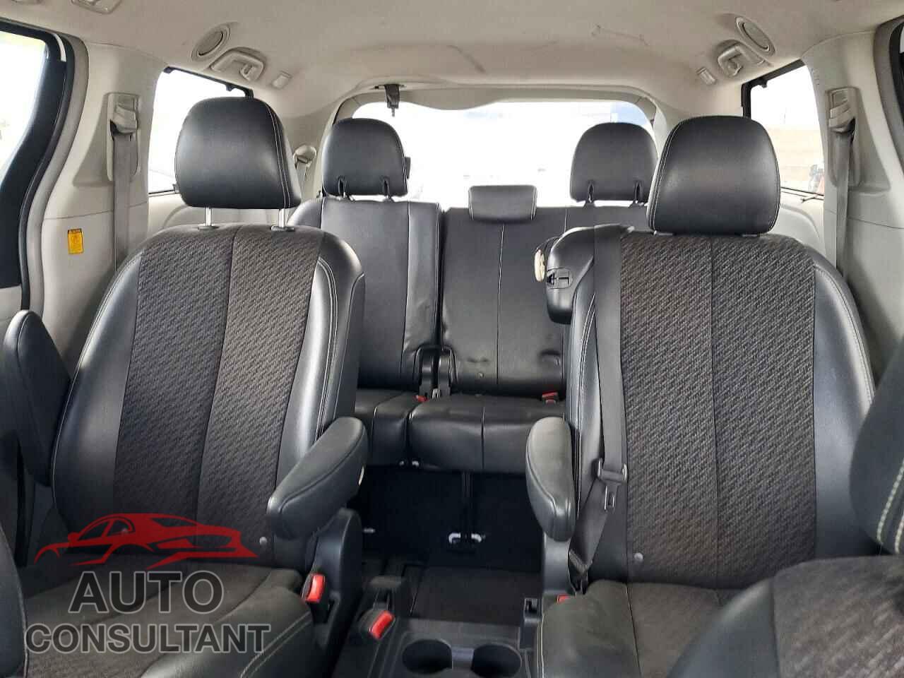 TOYOTA SIENNA 2011 - 5TDXK3DC0BS040514