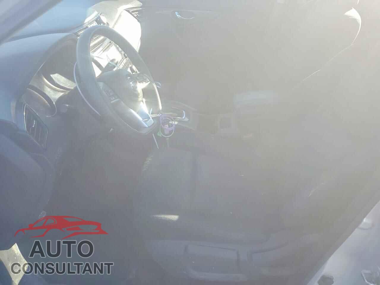 NISSAN ROGUE 2017 - KNMAT2MVXHP618121