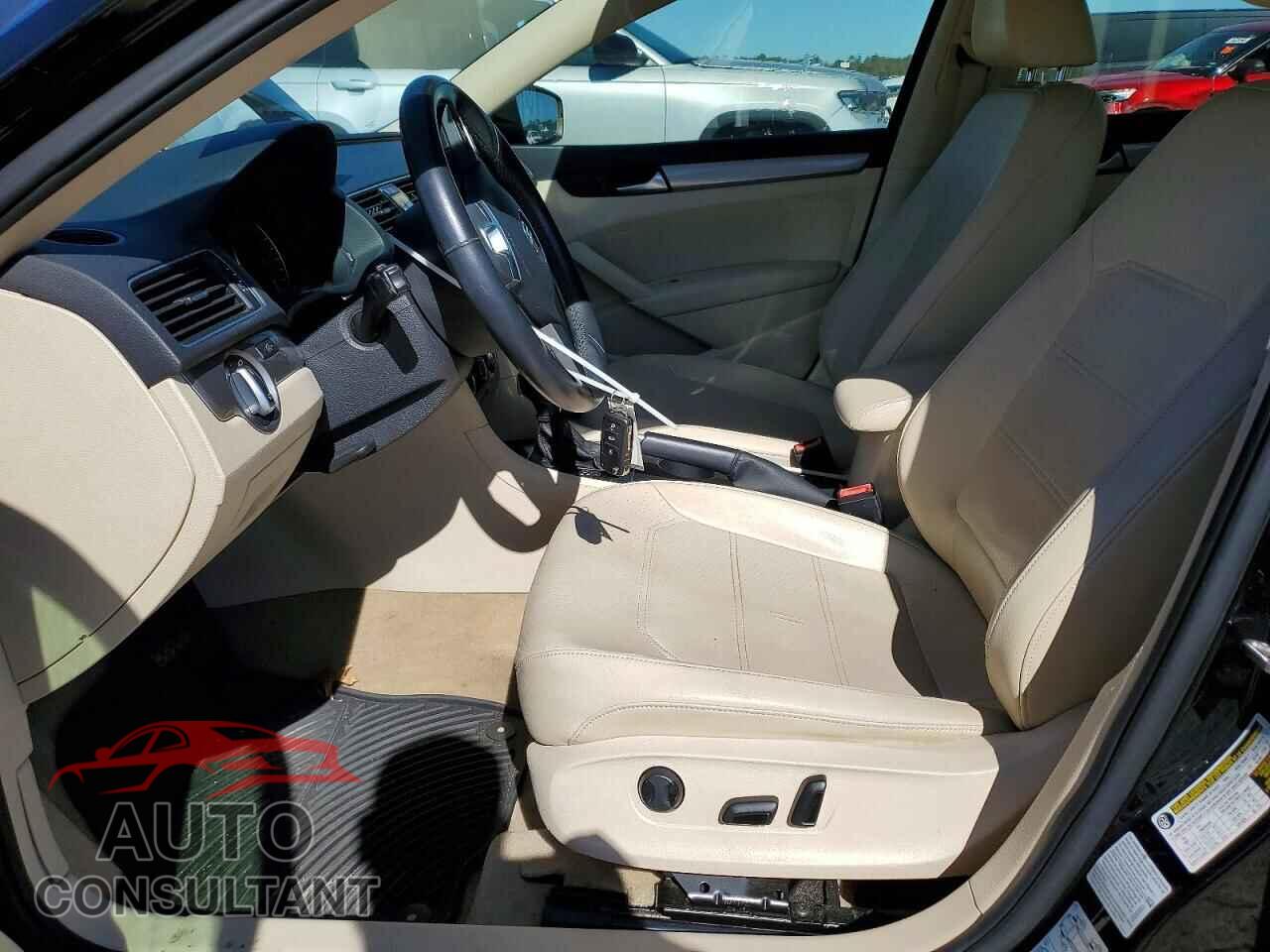 VOLKSWAGEN PASSAT 2015 - 1VWAT7A36FC104932