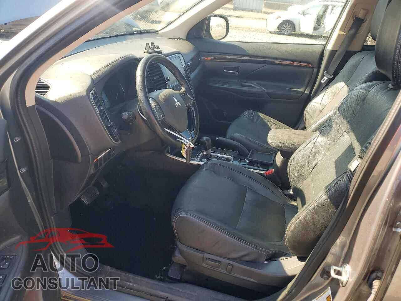 MITSUBISHI OUTLANDER 2018 - JA4AD3A35JZ044313