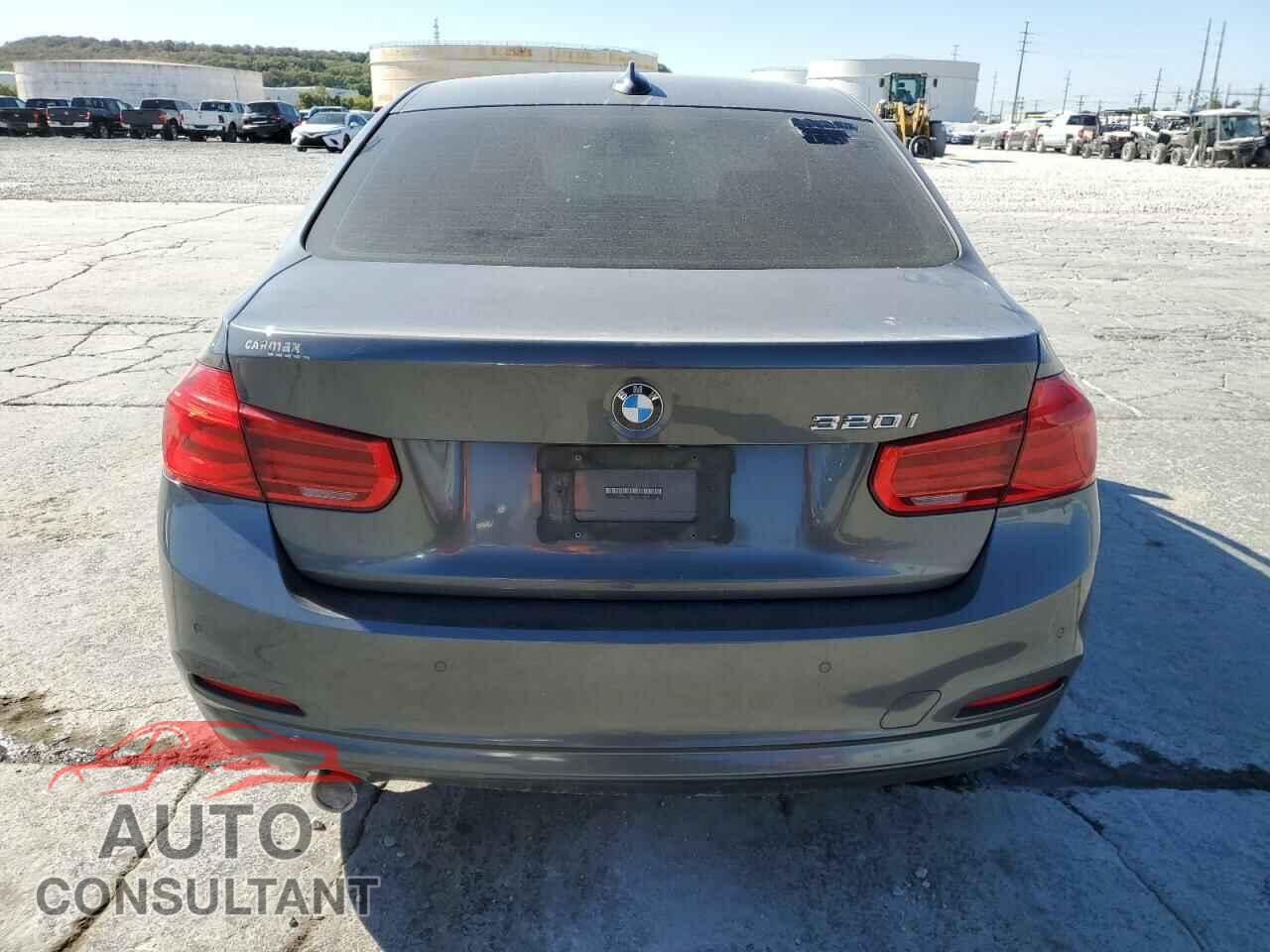 BMW 3 SERIES 2016 - WBA8E1G53GNU10619