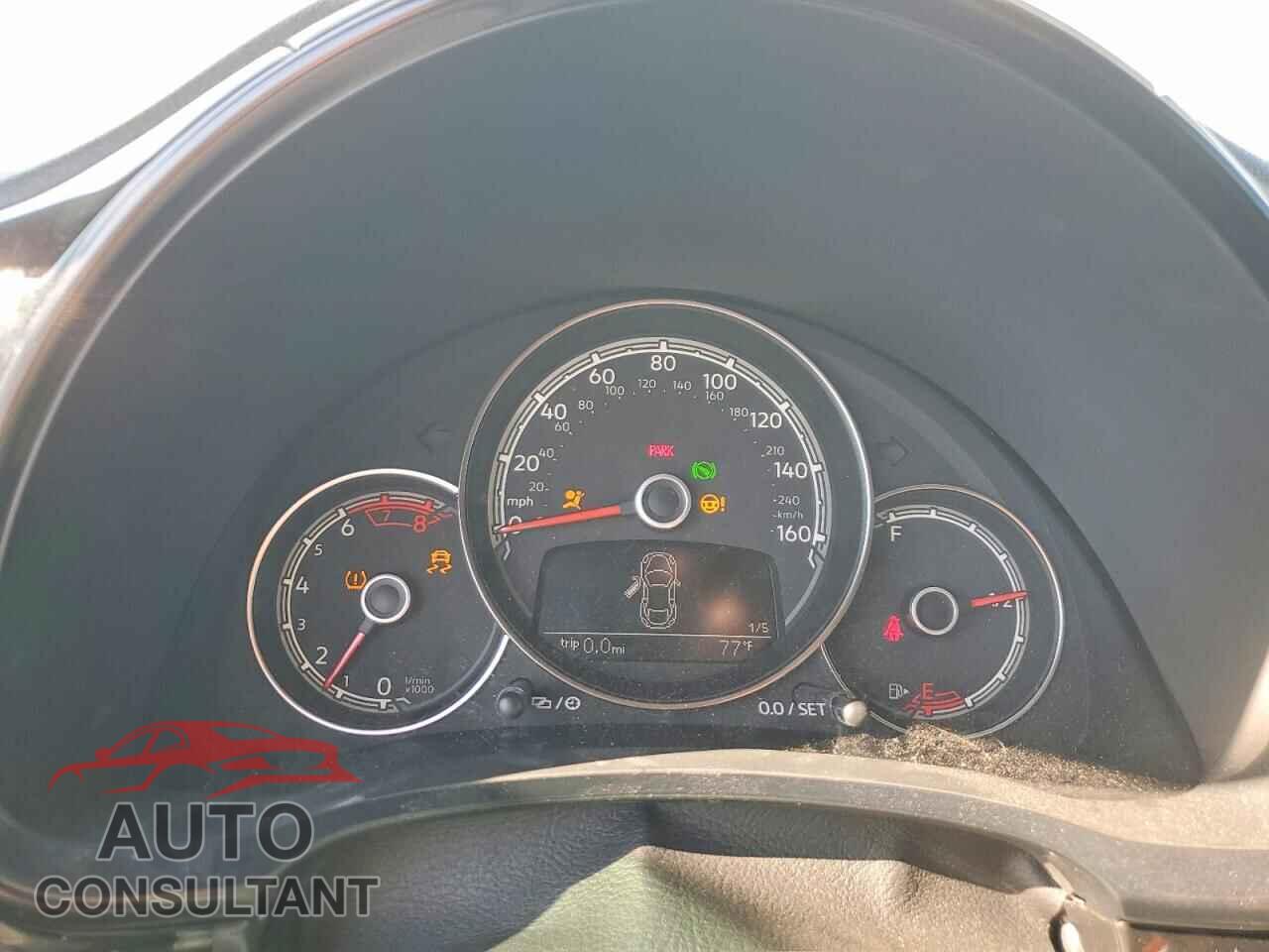 VOLKSWAGEN BEETLE 2017 - 3VWF17AT7HM616065