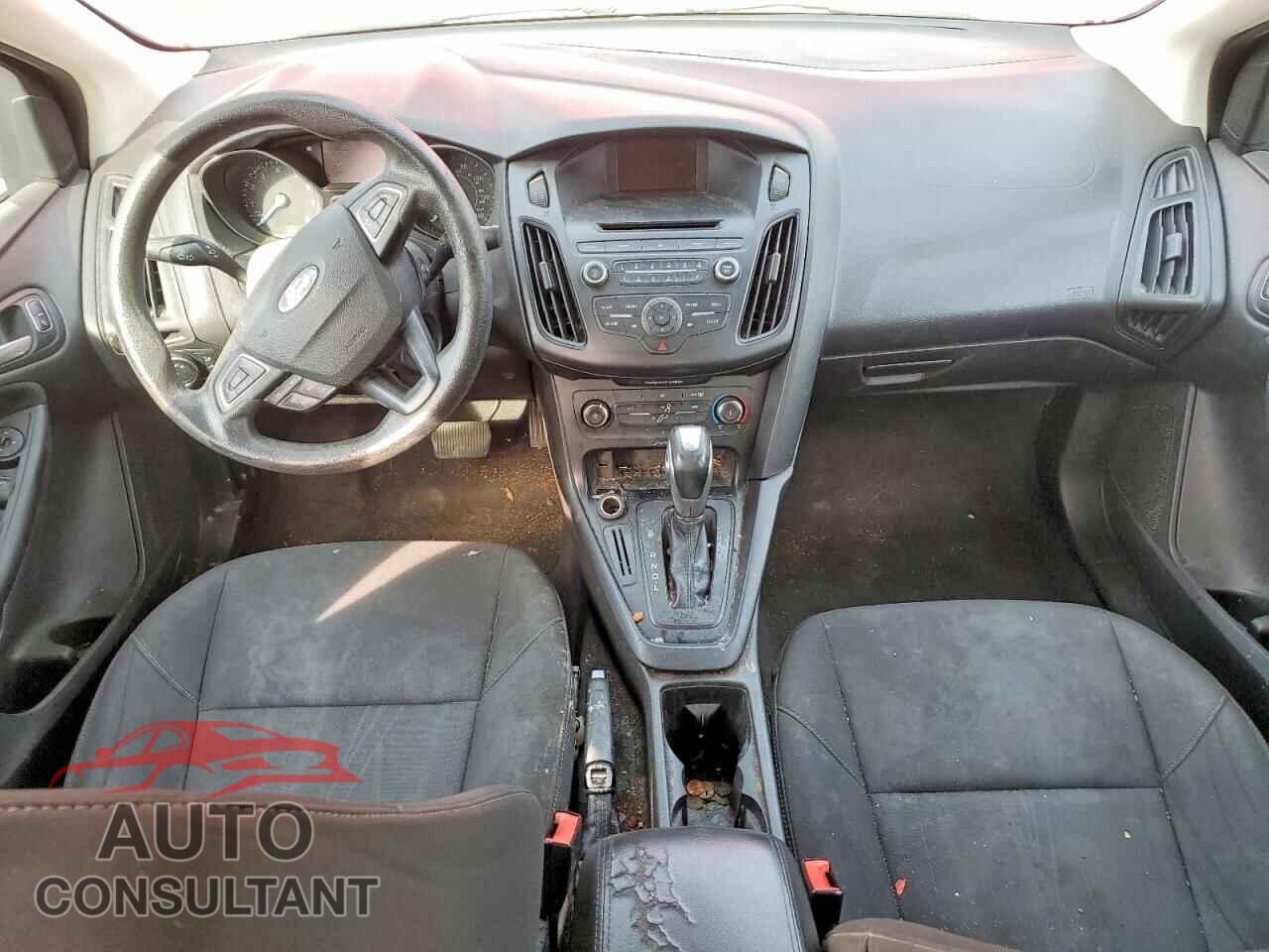 FORD FOCUS 2015 - 1FADP3F27FL207439