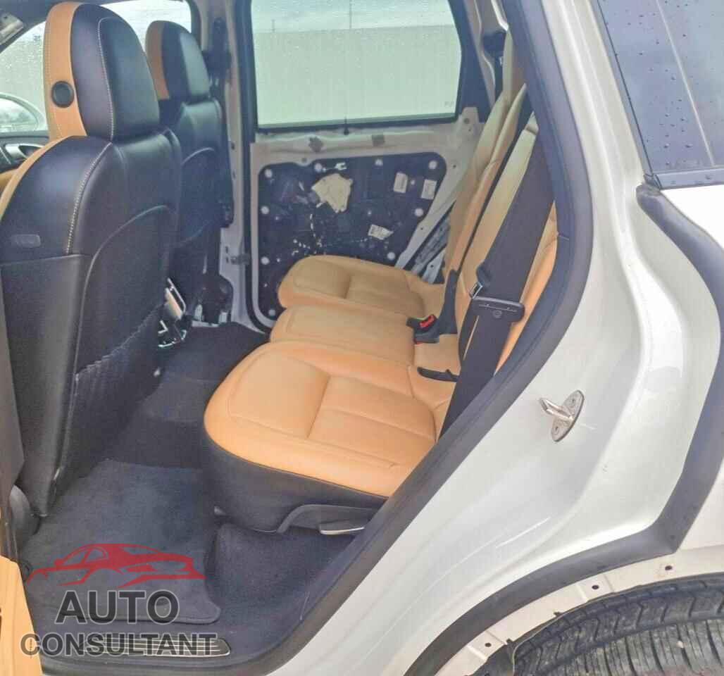 PORSCHE CAYENNE 2017 - WP1AA2A2XHKA91354