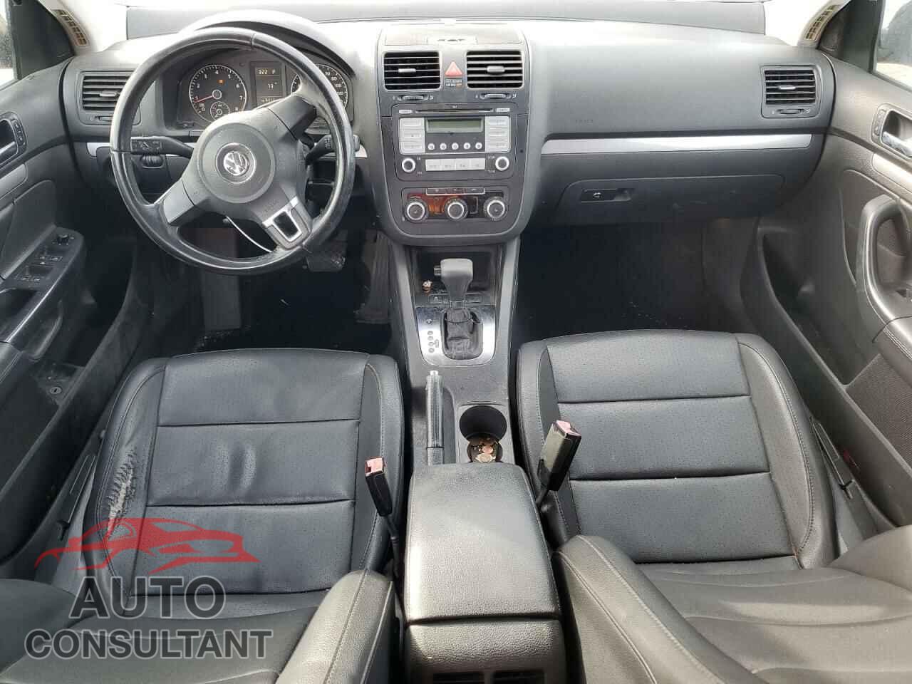 VOLKSWAGEN JETTA 2010 - 3VWAZ7AJ5AM101525