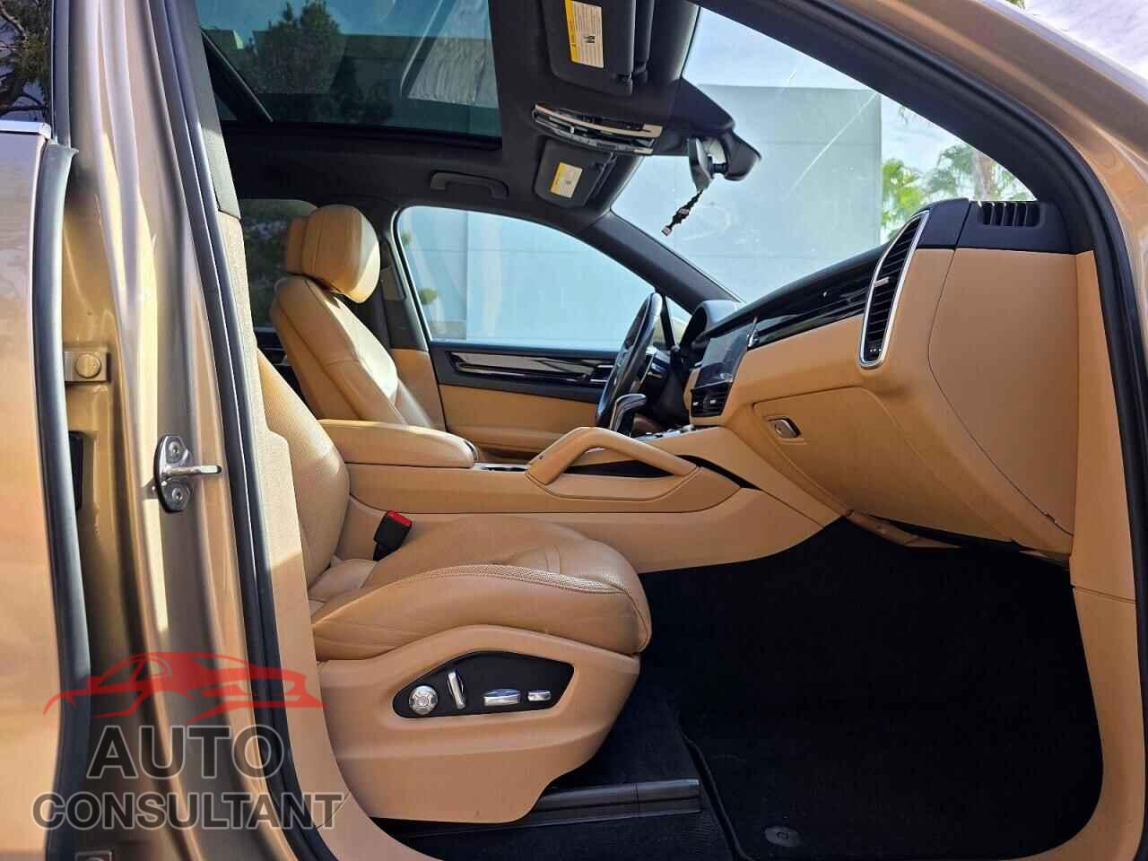 PORSCHE CAYENNE 2019 - WP1AB2AY1KDA60930